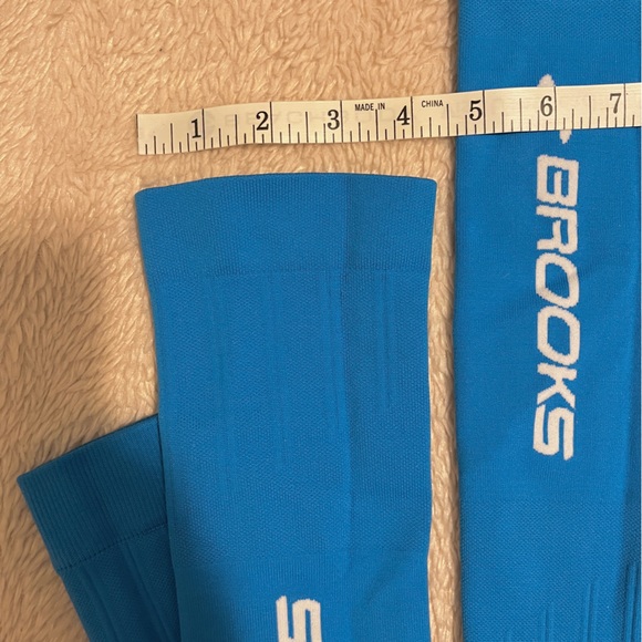Brooks Vibrant Blue Compression Arm Sleeves - Picture 4 of 6